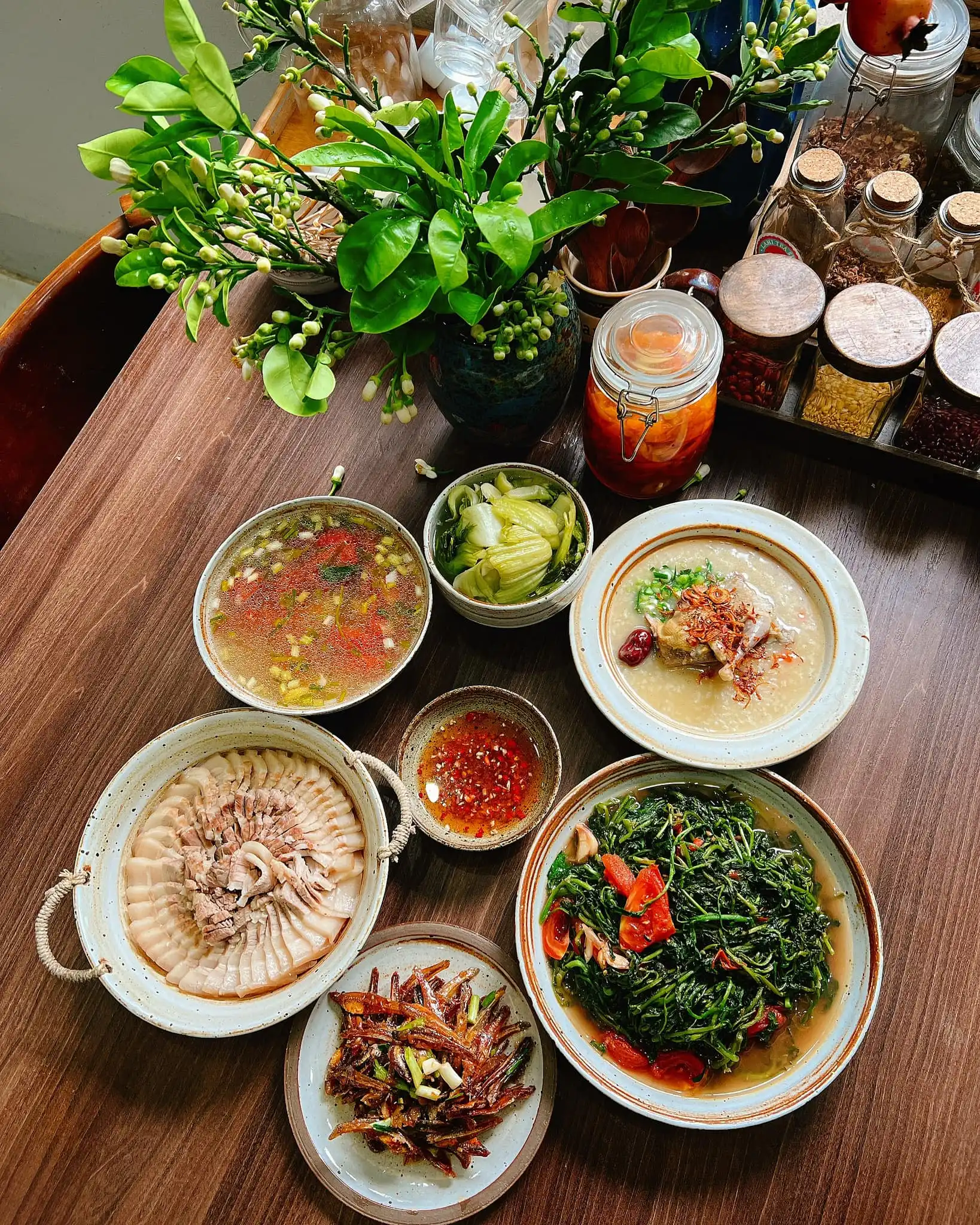 Tối nay chưa biết ăn gì, tham khảo ngay 30 mâm cơm nhà ngon miệng đẹp mắt - 19